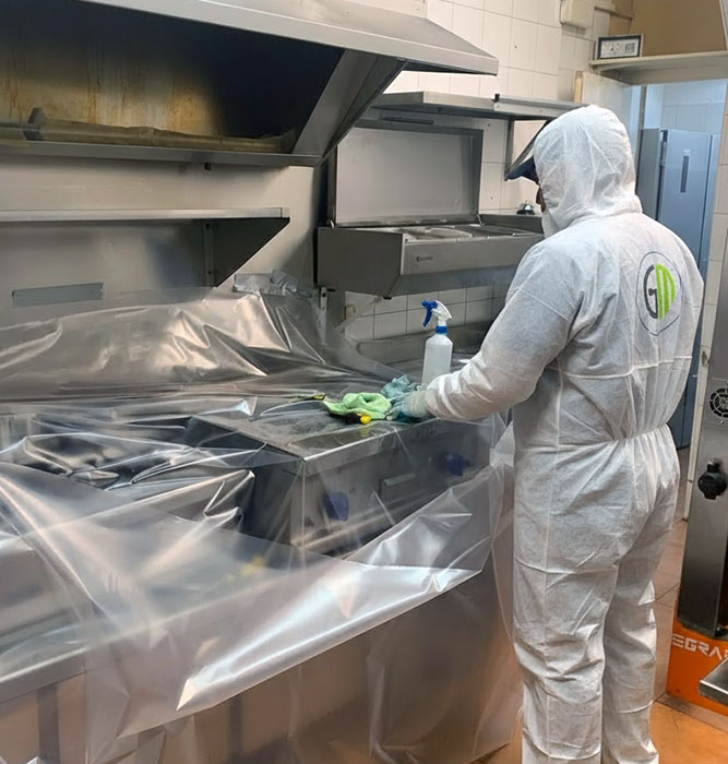 Protección de superficies para limpieza de campana